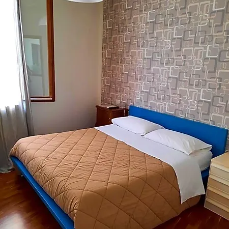 Bed and Breakfast R&b Del Vicolo Τσεζένα